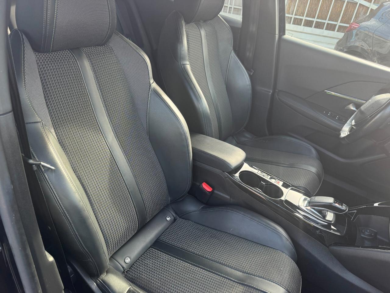 Peugeot 2008 1.5 BlueHDi EAT8 GT Pack