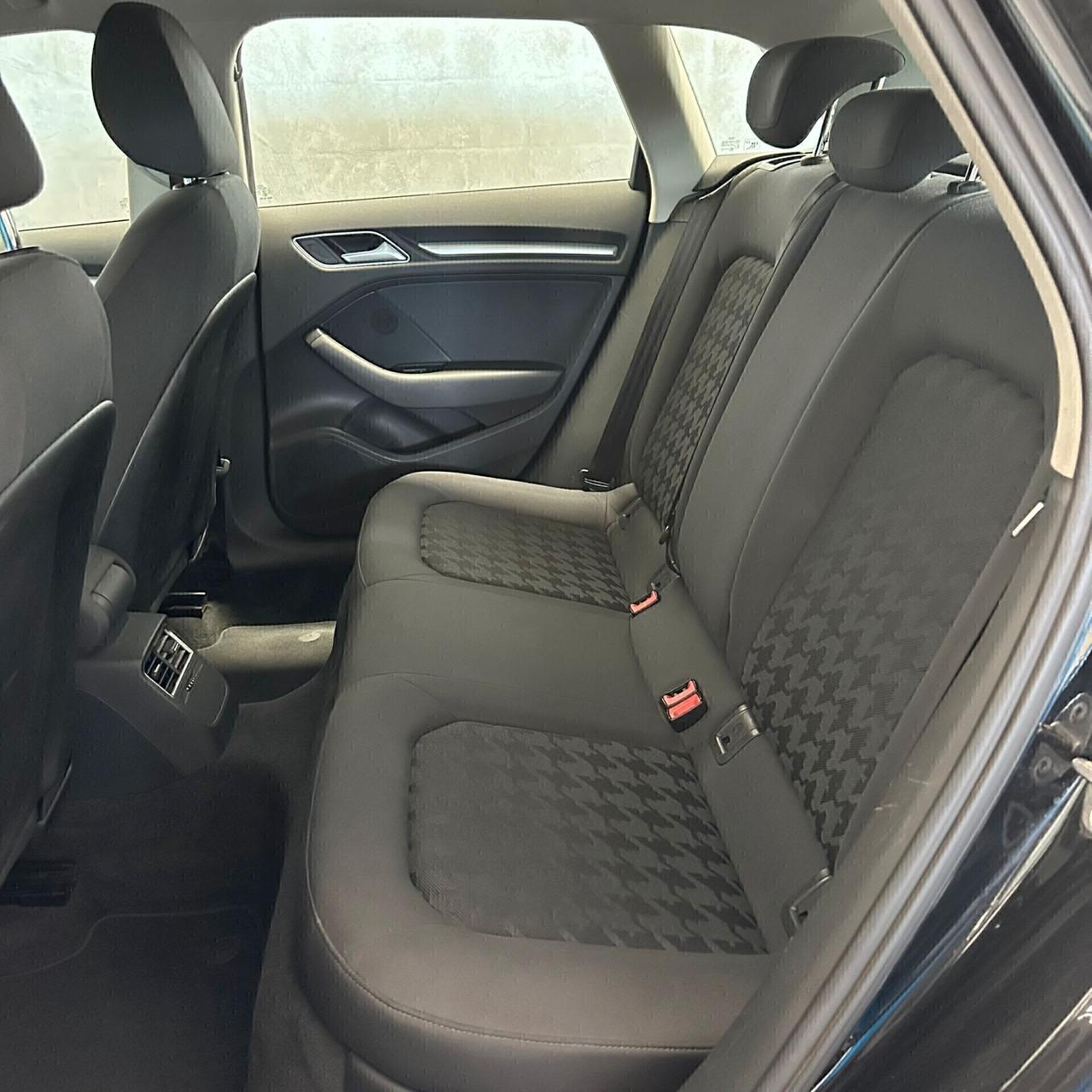 Audi A3 1.6 TDI S-LINE S-TRONIC