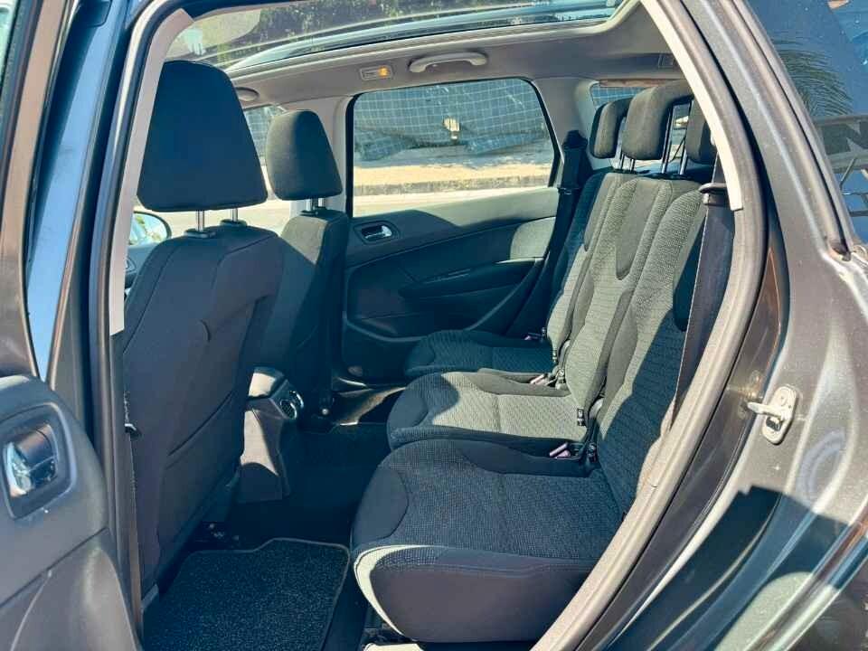 Peugeot 308 1.6 HDi 110CV 7 POSTI