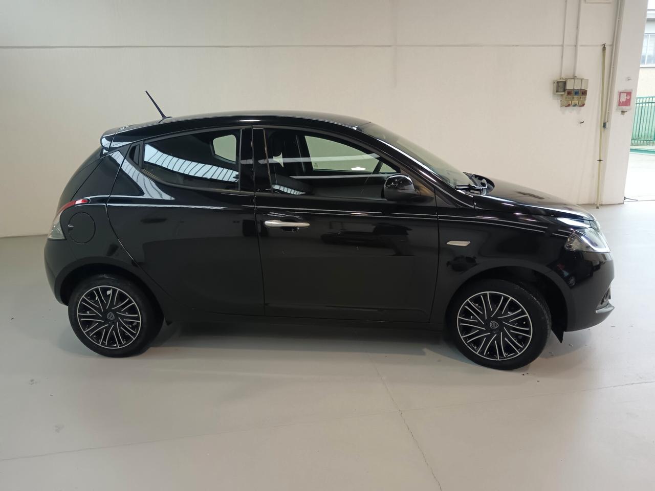 Lancia Ypsilon 1.0 FireFly 5 porte S&S Hybrid Ecochic Gold