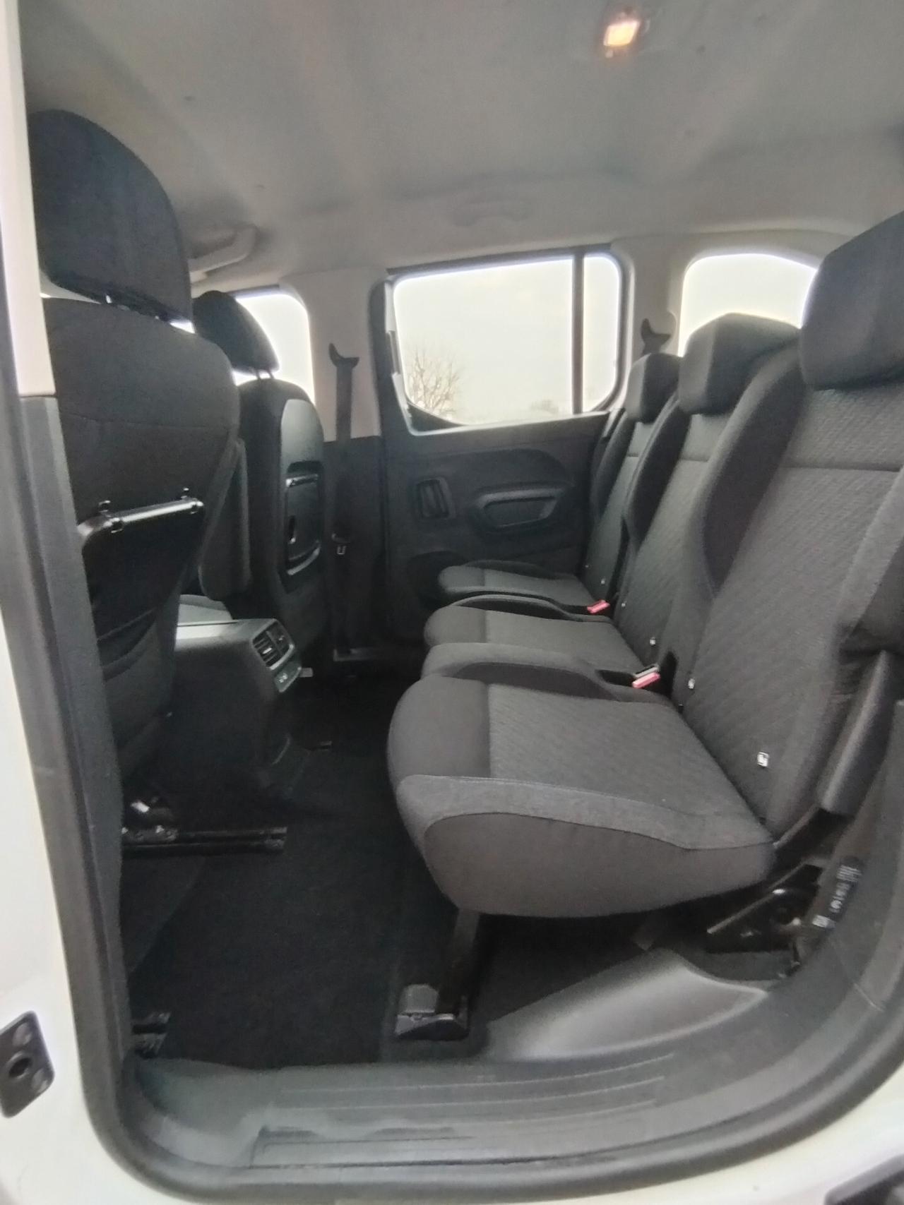 Peugeot Rifter 130cv. full.