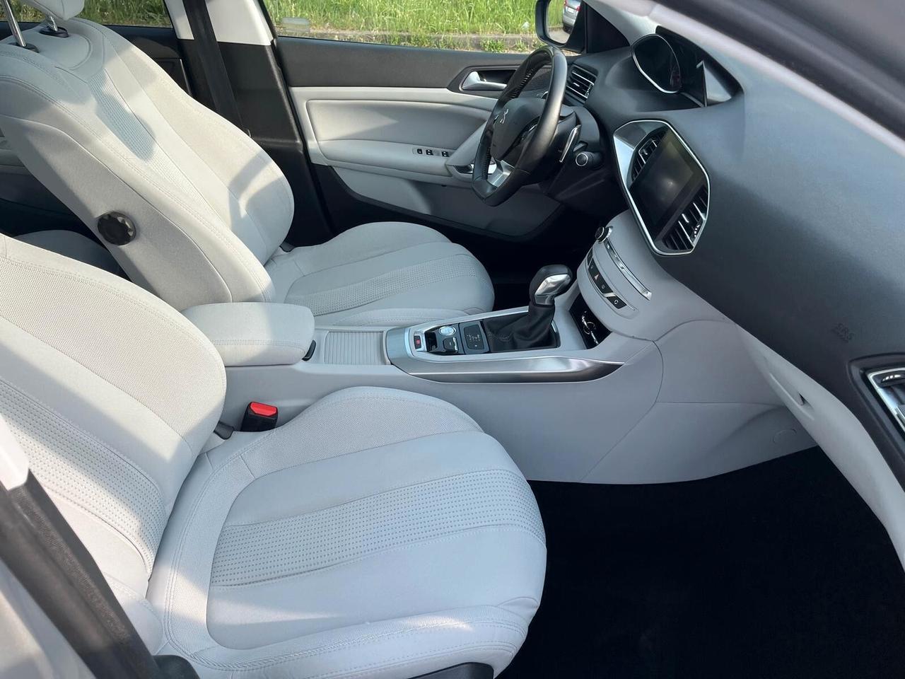 Peugeot 308 PureTech Turbo 130 S&S SW Allure