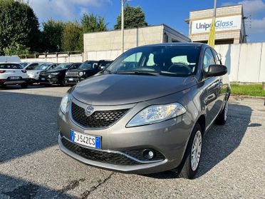 Lancia Ypsilon 0.9 TwinAir 85 CV 5 porte Metano Ecochic Silver