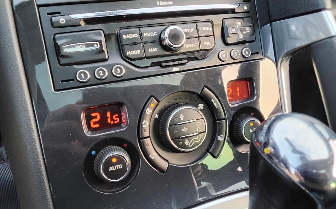 Peugeot 3008 1.6 HDi 112CV cambio robotizzato Premium