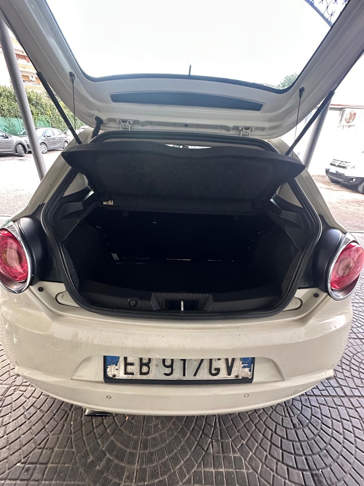 Alfa Romeo MiTo 1.6 JTDm 16V Distinctive Sport Pack