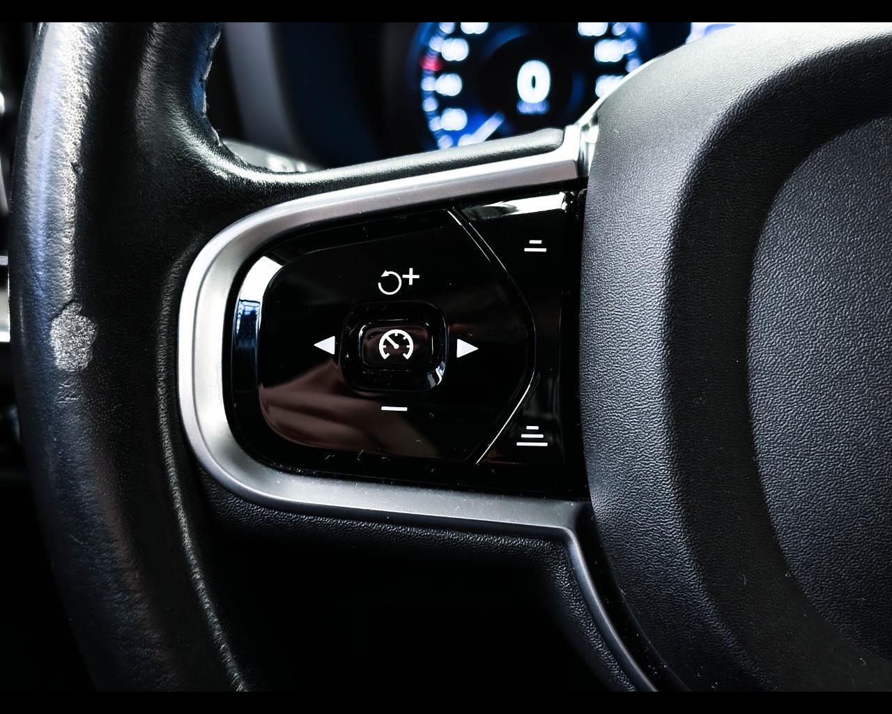 VOLVO V60 (2018-->) - V60 D4 Geartronic Inscription