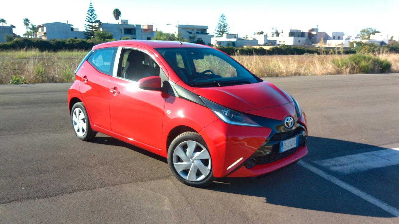 Toyota Aygo 1.0 VVT-i 69 CV 5 porte x-cool TSS