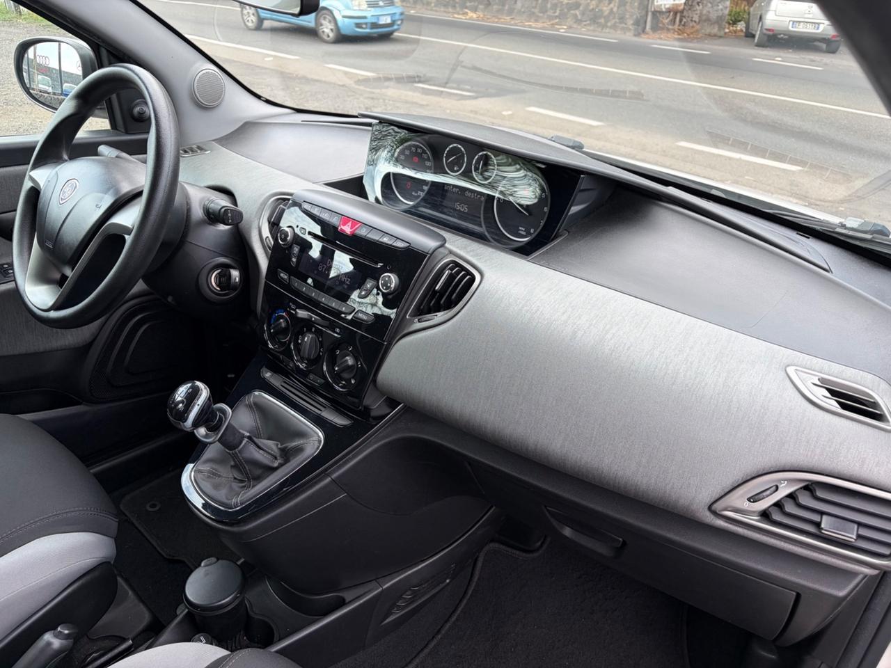 Lancia Ypsilon 1.2 69 CV 5 porte S&S Silver