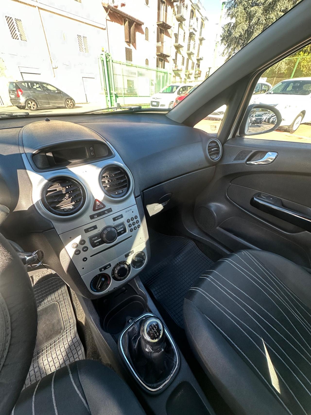 Opel Corsa 1.2 80CV 5 porte GPL-TECH Edition