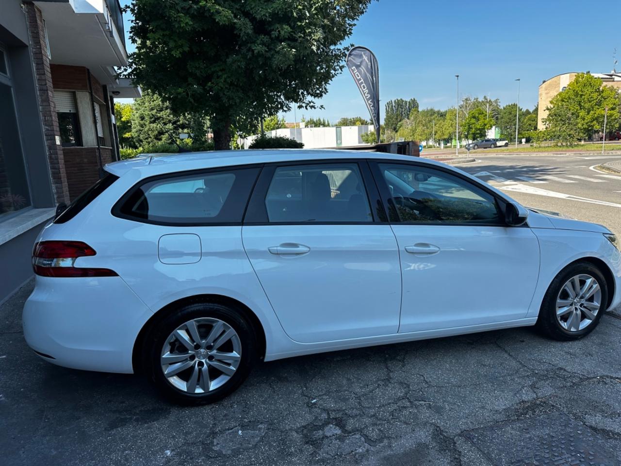 Peugeot 308 BlueHDi 130 S&S Business