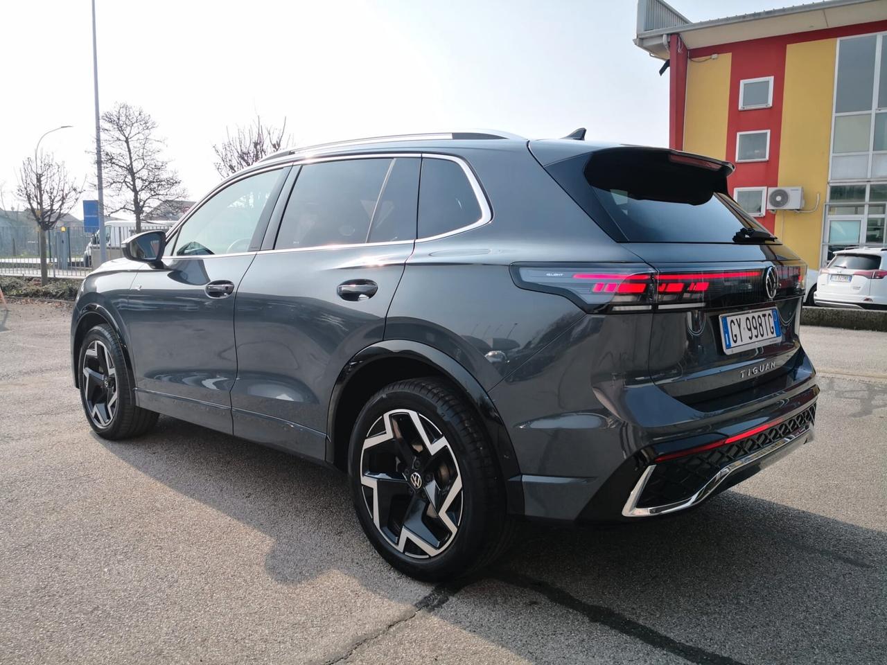 Volkswagen Tiguan 2.0 TDI 150 CV DSG R-Line ***TELECAMERA***