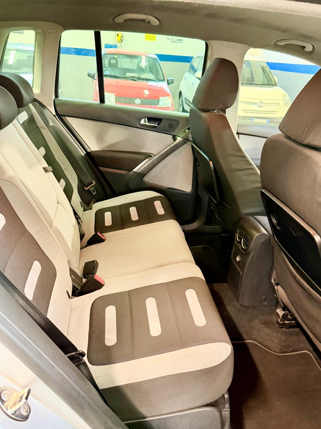 Volkswagen Tiguan 2.0 16V TDI DPF tiptronic Sport & Style (18°)