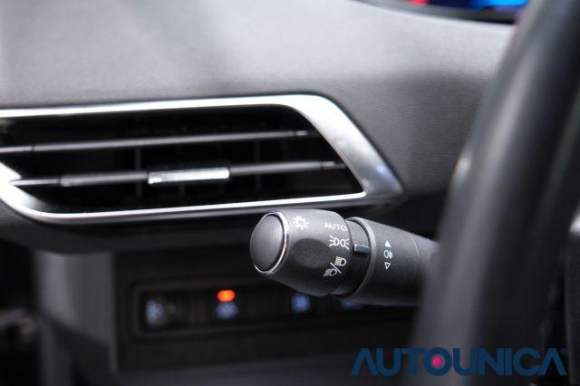 PEUGEOT 3008 HYBRID4 300 E-EAT8 ALLURE PACK