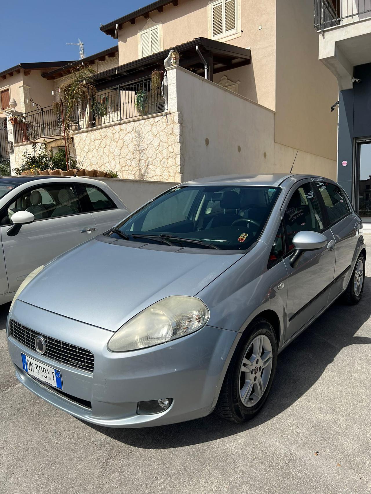 noleggio Fiat Grandepunto multijet automatica del 2008