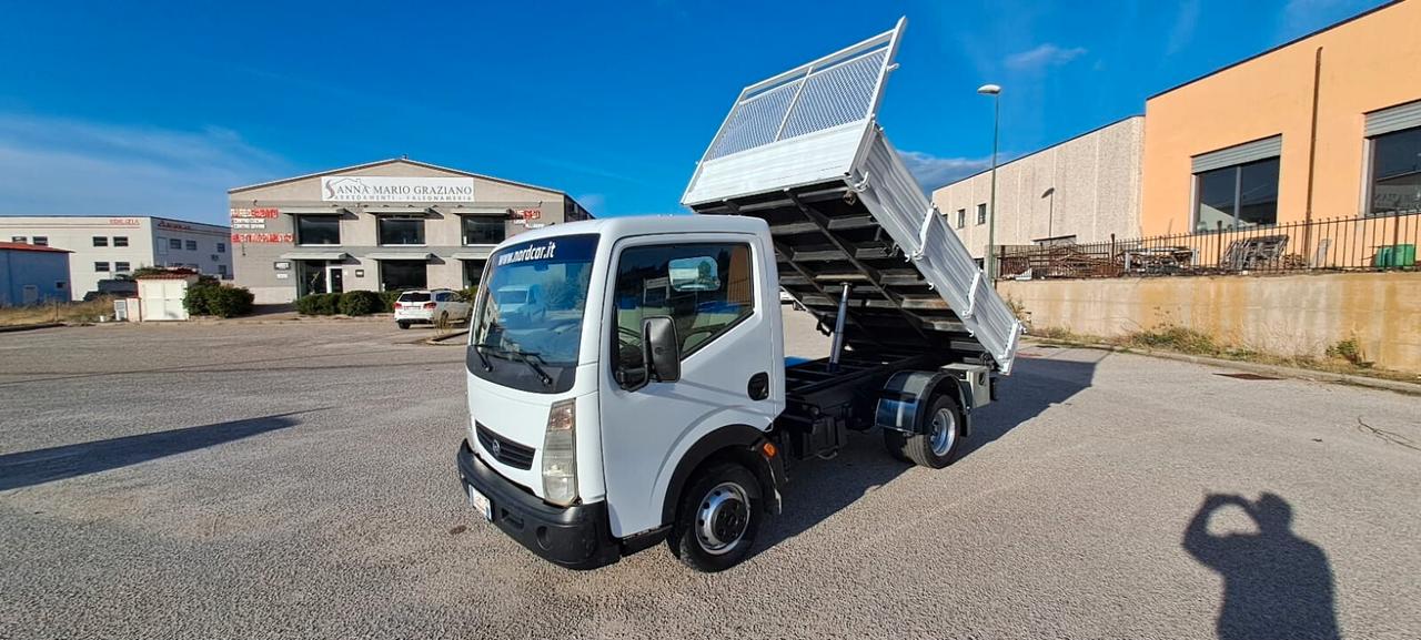 Nissan Cabstar Ribaltabile Trilaterale