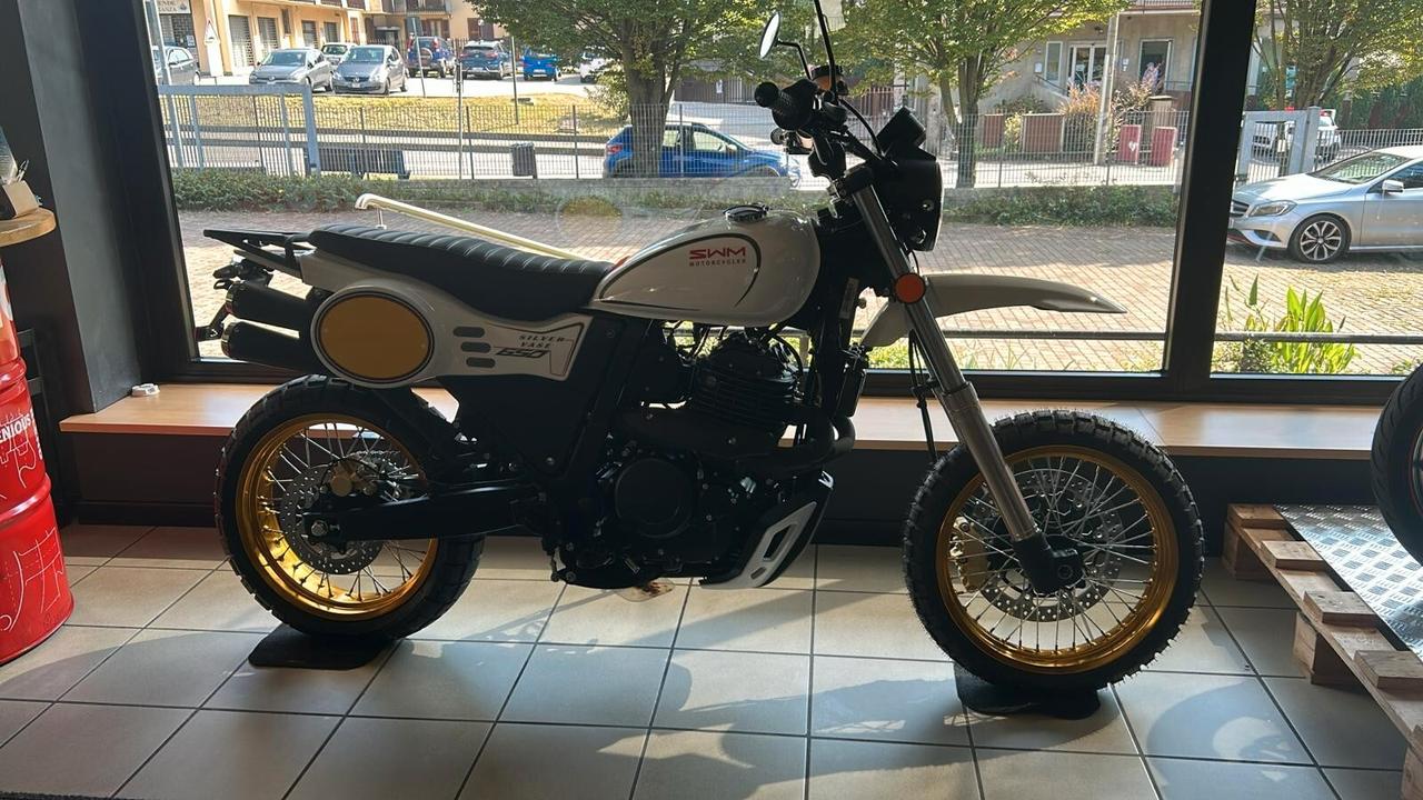 Swm Silver Vase 650 17-17