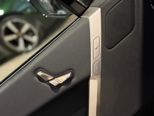 BMW iX xDrive 40 Pacchetto Sportivo