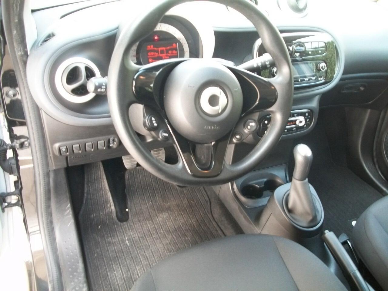 Smart ForFour 70 1.0 Passion cc999 euro 06 benzina 05 porte si neopatentati garanzia un anno km 102898 taliandati bi colore28