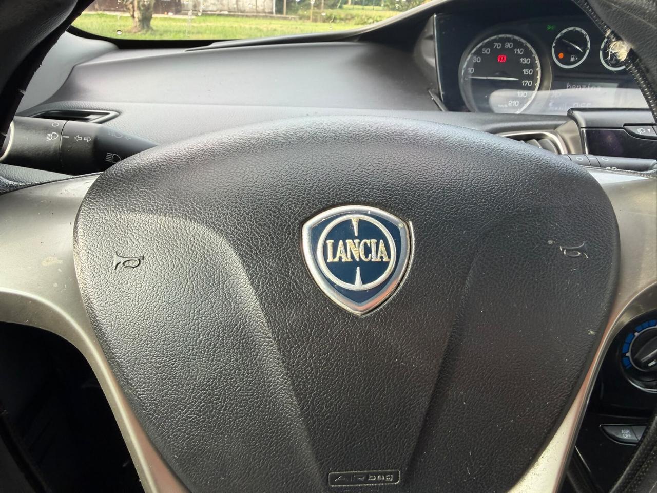 Lancia Ypsilon 1.2 69 CV 5 porte GPL Ecochic Gold