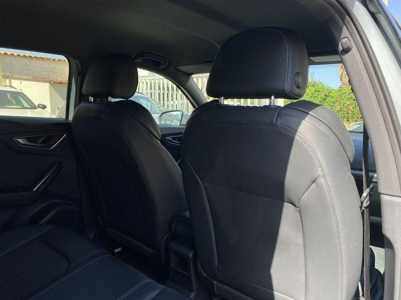 Audi Q2 S Line interno ed esterno 2.0 TDI 150CV s-tronic 35