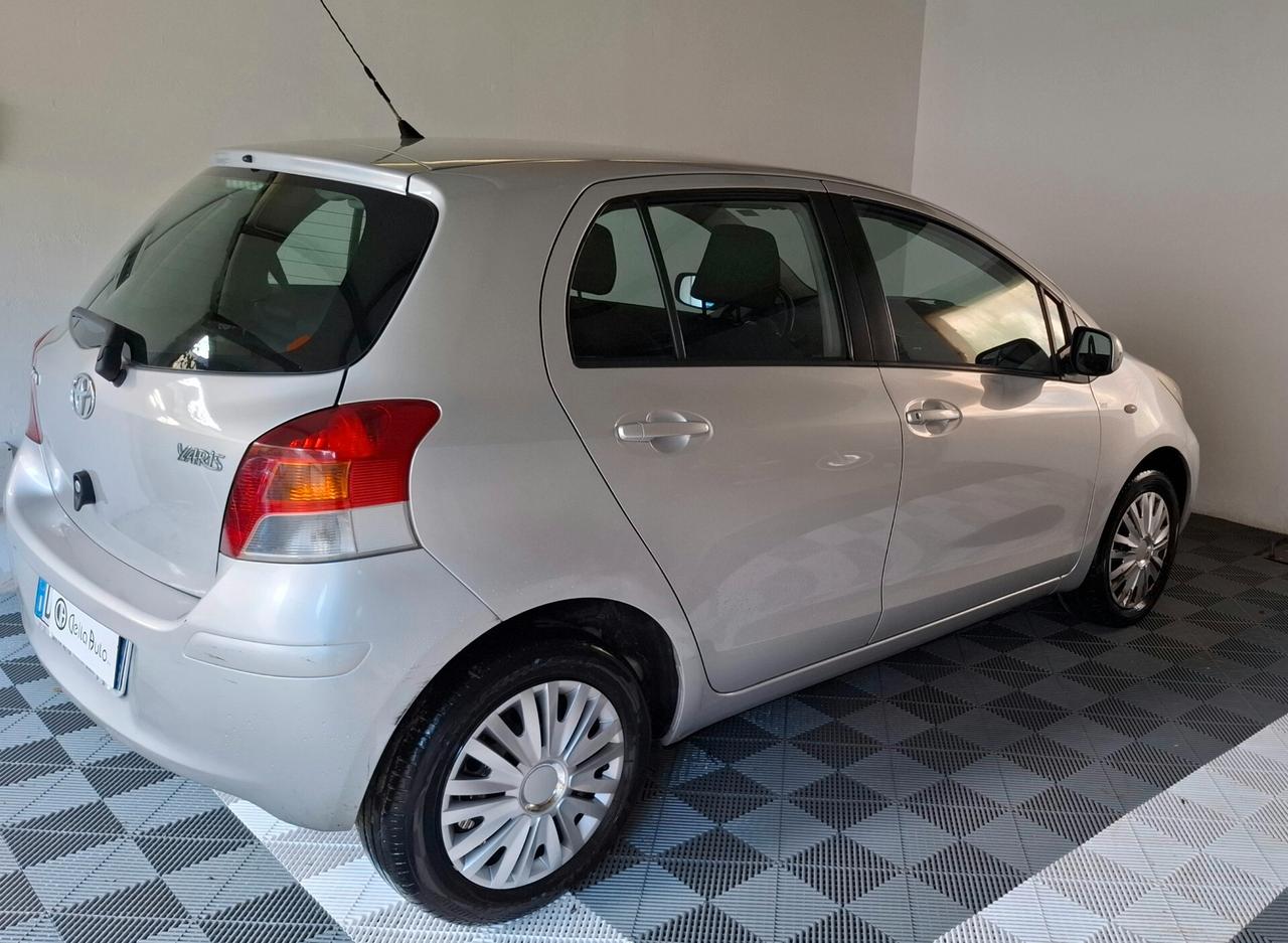 Toyota Yaris 1.0 5 porte