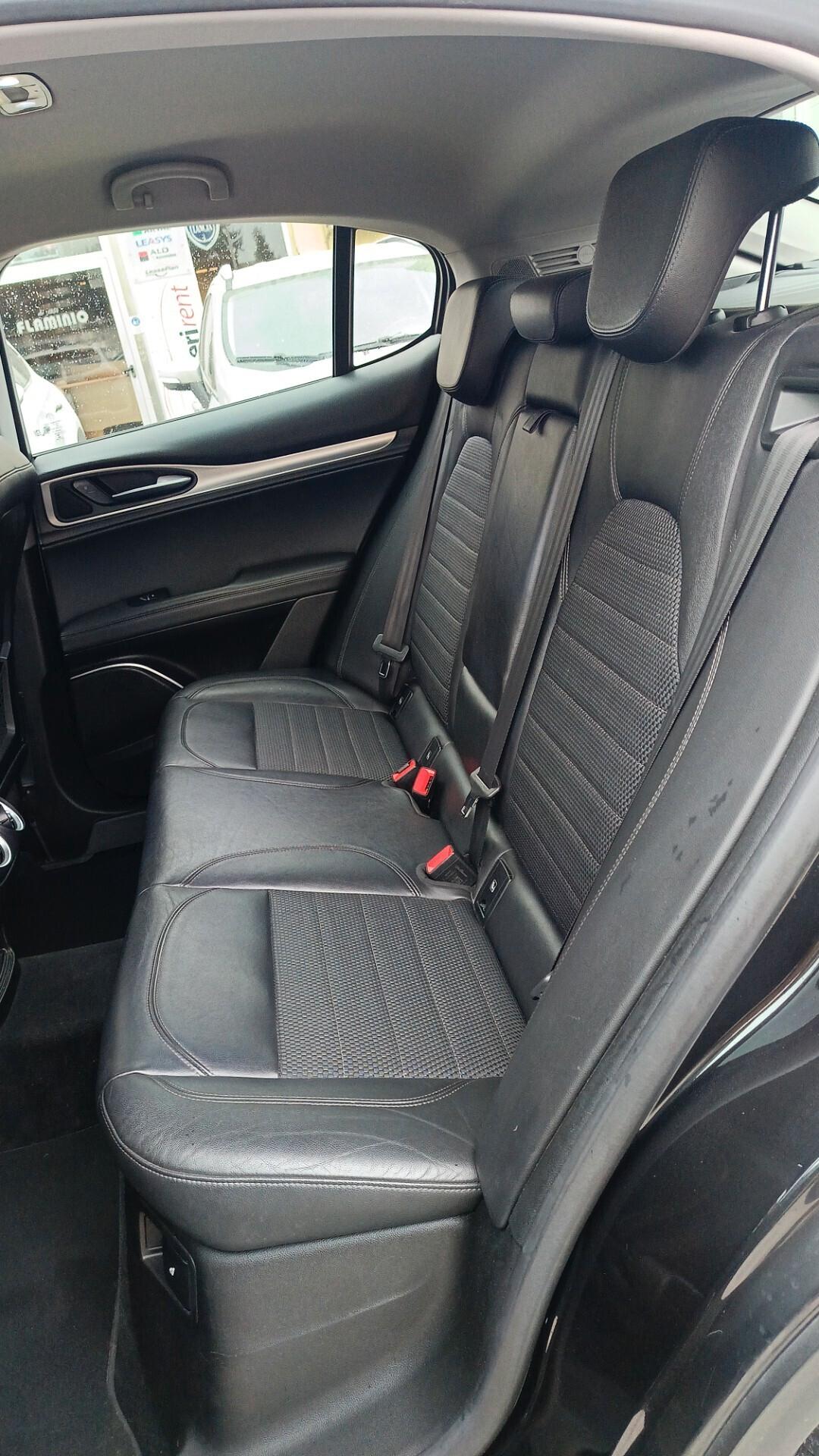 Alfa Romeo Stelvio 2.2 Turbodiesel 180 CV AT8 RWD Super