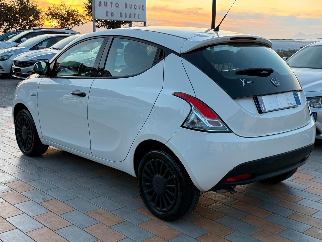 Lancia Ypsilon 1.2 69 cv. ELEFANTINO BLU