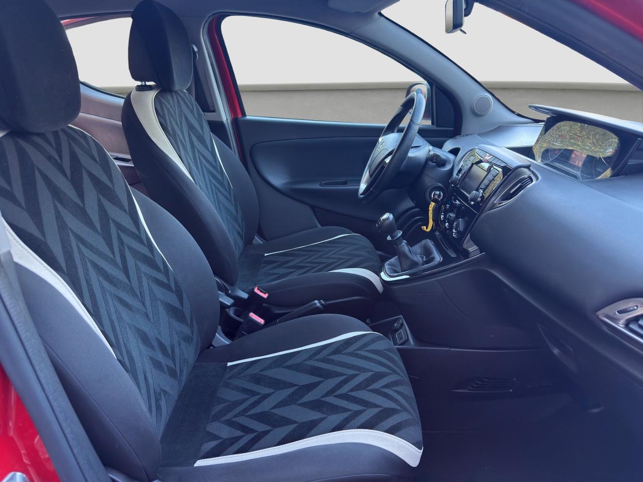 Lancia Ypsilon 1.2 69 CV 5 porte Gold