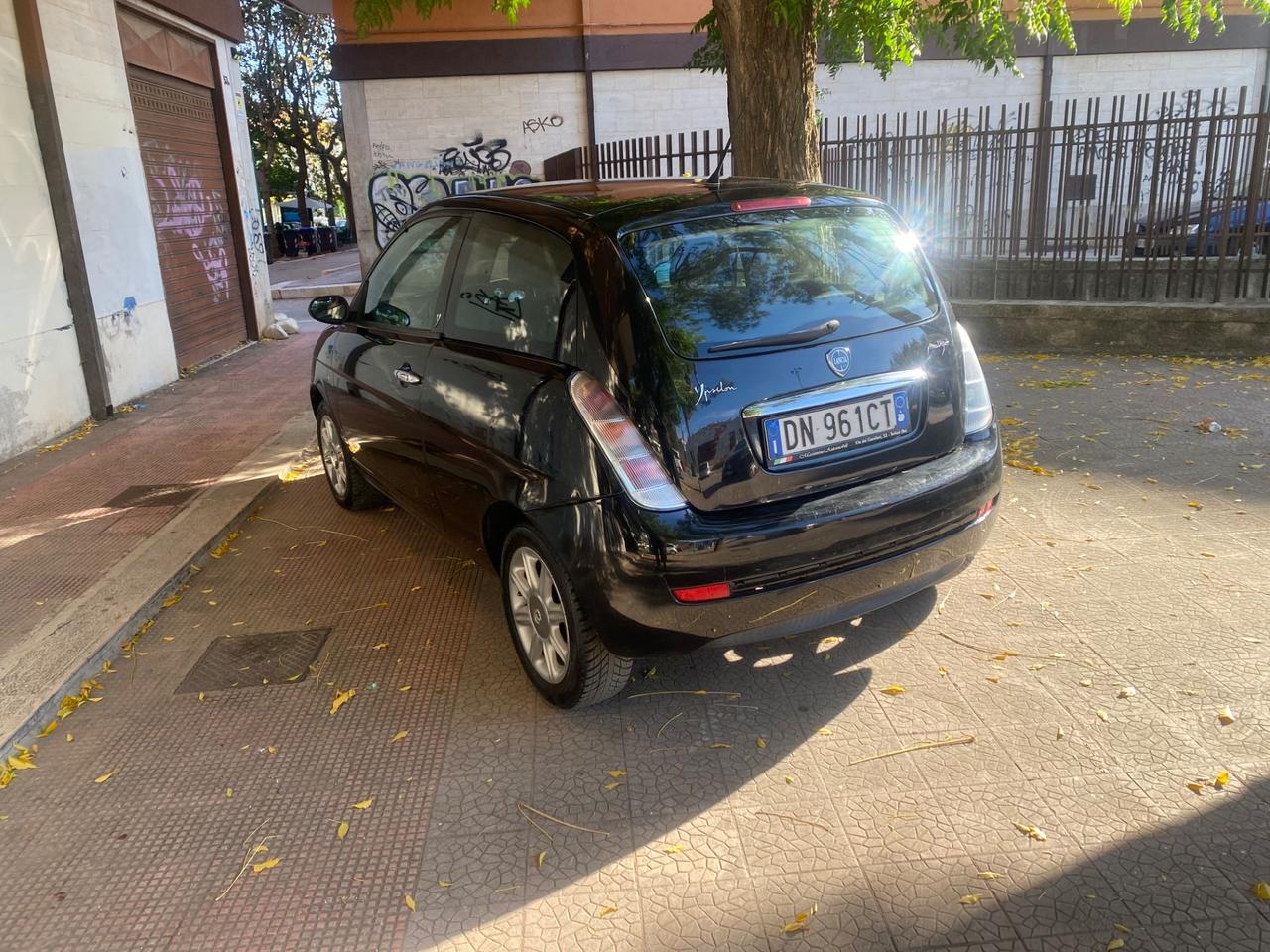 Lancia Ypsilon 1.3 MJT 75 CV Argento