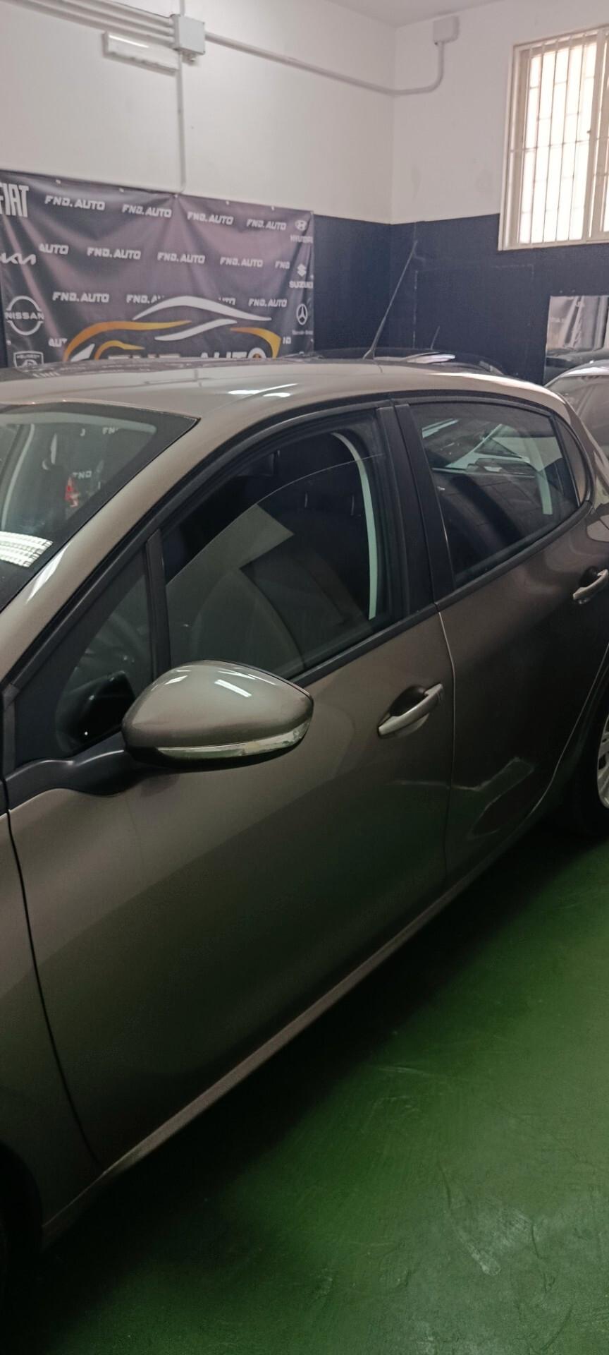 Peugeot 208 1.2 VTi 82 CV 5 porte Allure