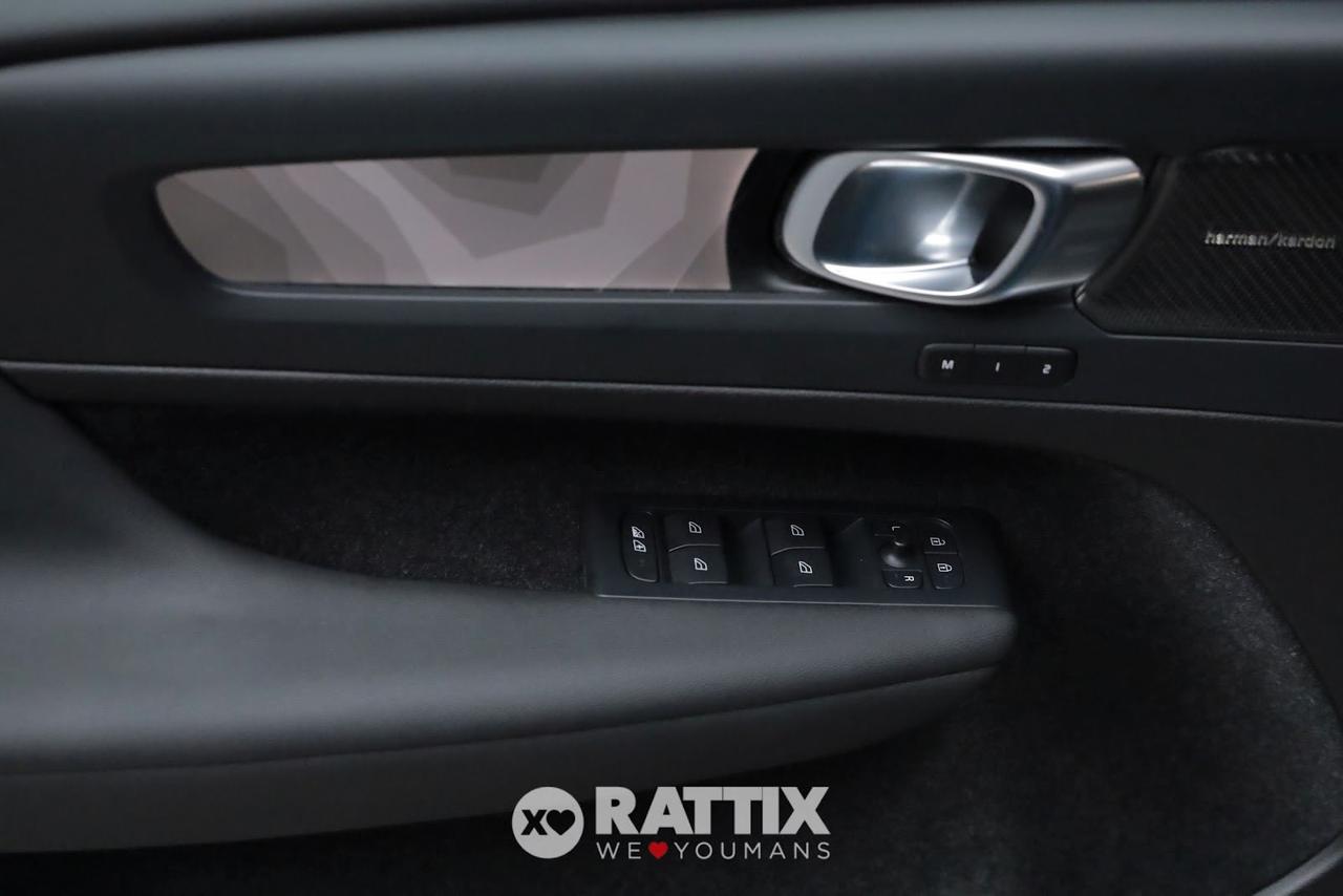 Volvo C40 motore elettrico Twin Motor Ultimate AWD + tetto panoramico