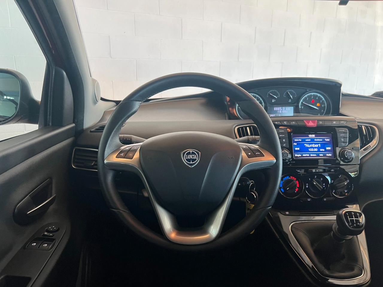 Lancia Ypsilon 1.2 69 CV 5 porte Gold OK NEOPATENTATI