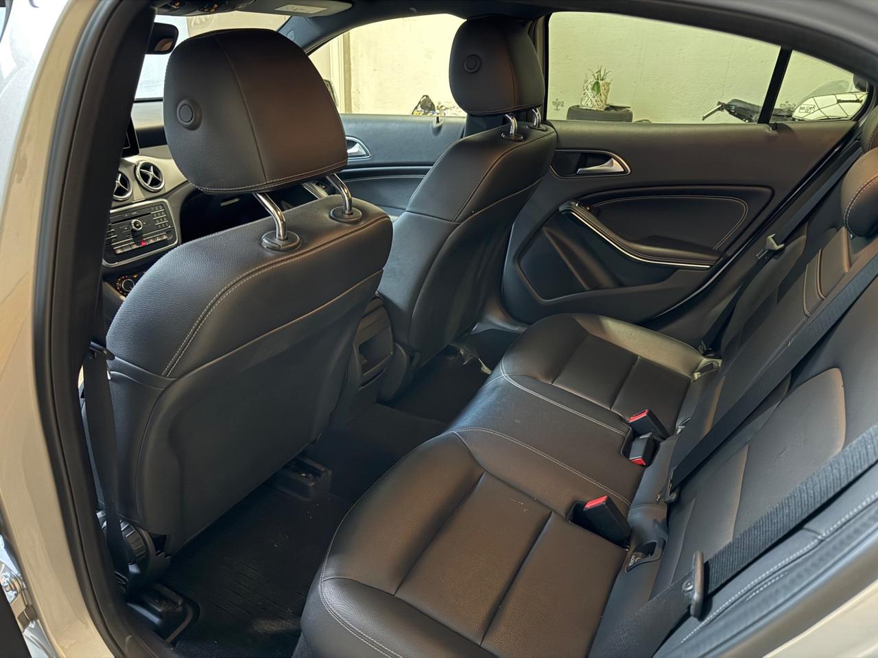 Mercedes-benz GLA 220 4MATIC PREMIUM