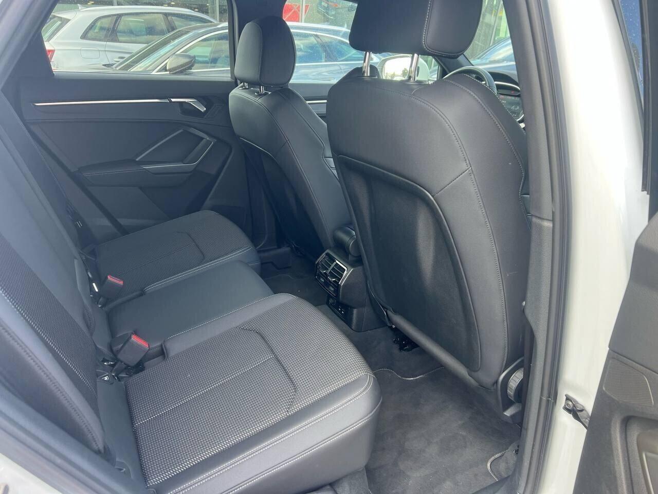 Audi Q3 35 TDI S tronic Identity Black