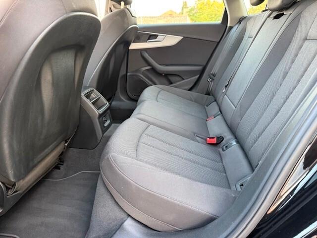 Audi A4 Avant 30 TDI/136 CV S tronic Business 2022