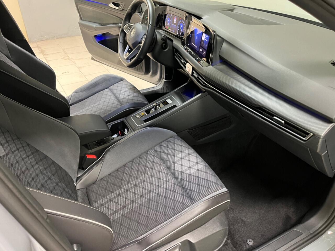 Volkswagen Golf 1.5 eTSI 130 CV DSG R-Line