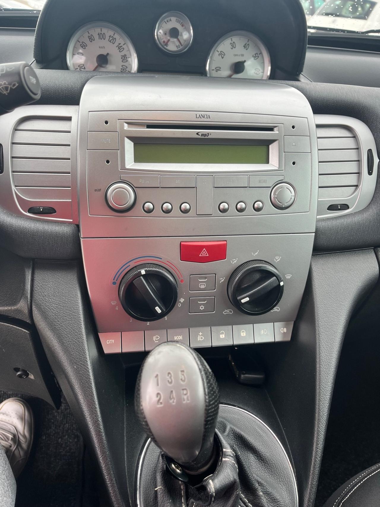 Lancia Ypsilon 1.3 MJT 90 CV DPF Sport MomoDesign