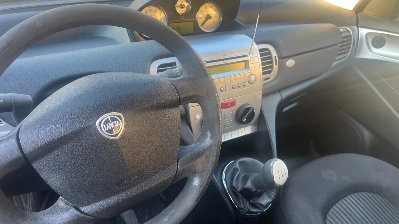 Lancia Ypsilon 1.3 MJT 75 CV Platino* ok neopatent