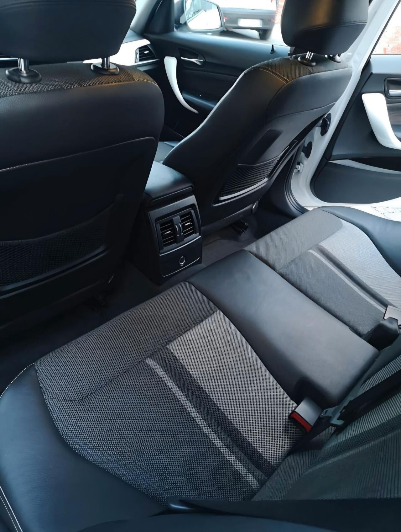 Bmw 116 116d 5p. Urban