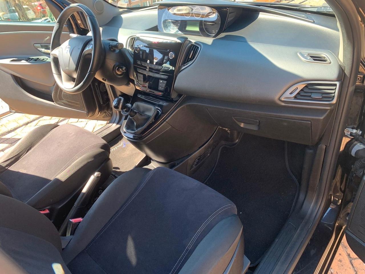 Lancia Ypsilon 0.9 TwinAir 85 CV 5 porte S&S Gold