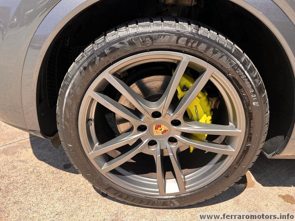 Porsche Cayenne Coupé 3.0 V6 E-Hybrida soli 779 euro al mese