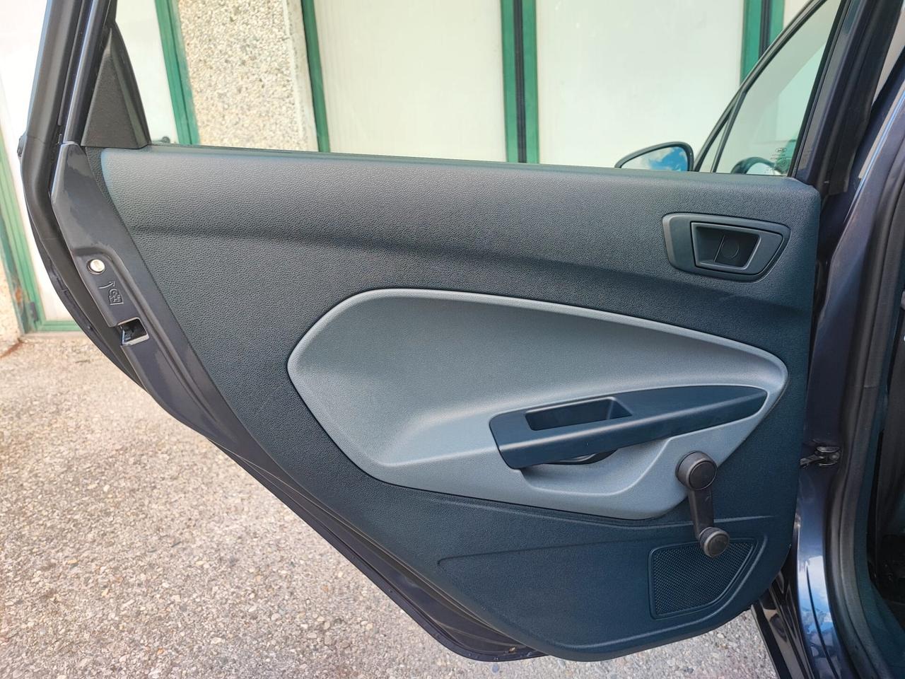 Ford Fiesta 1.2 BENZINA NEOPATENTATI 5 PORTE 2009