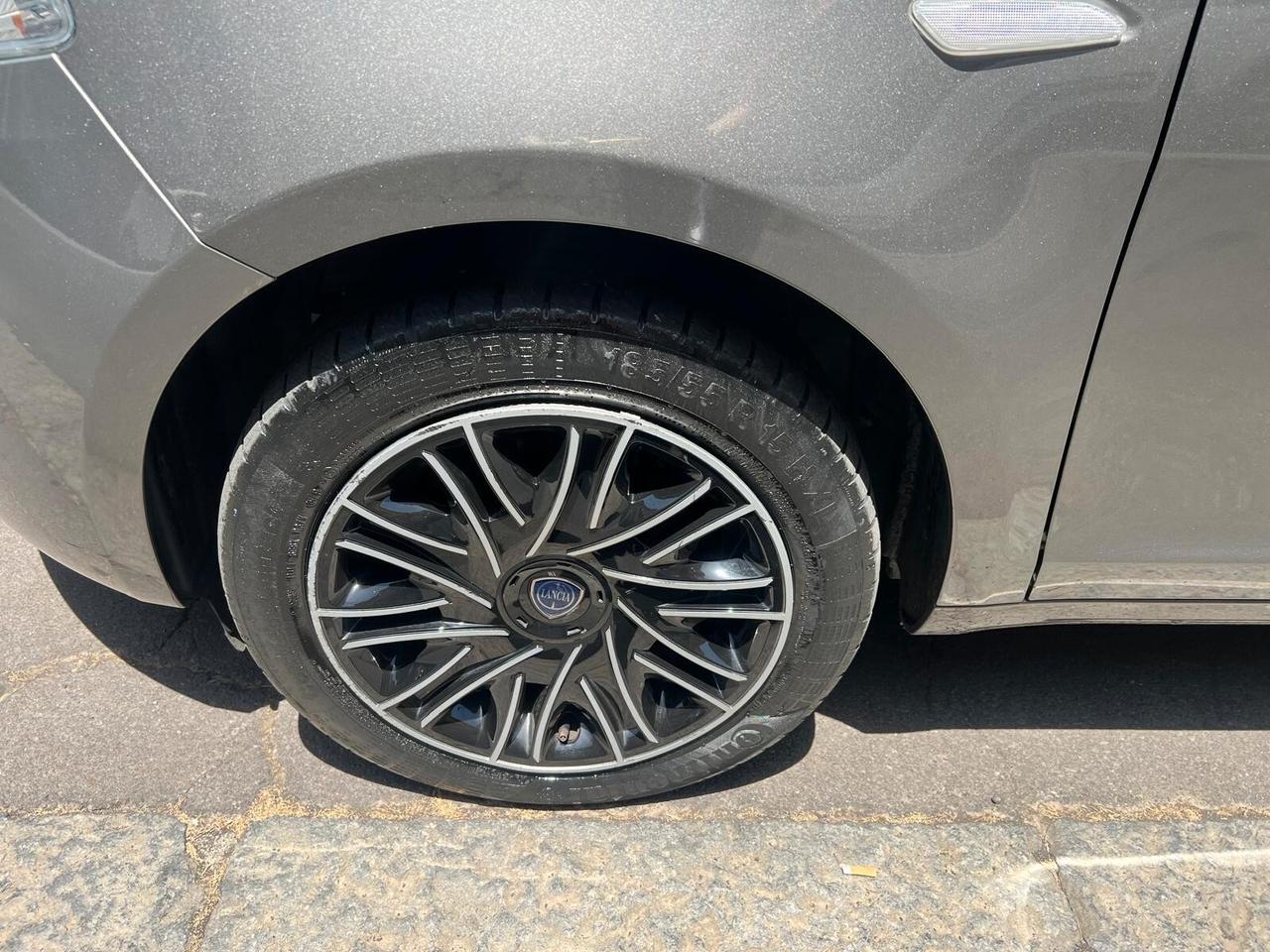 Lancia Ypsilon 1.2 69 CV 5 porte Platinum