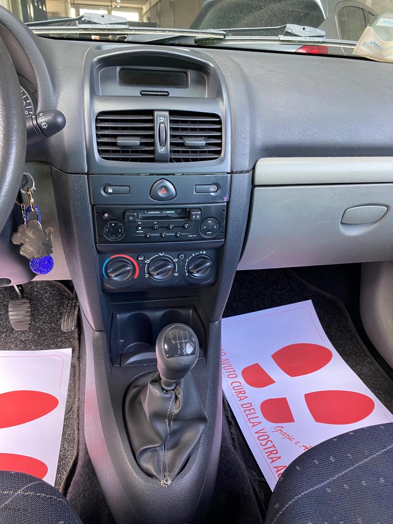 Renault Clio 1.2 16V 3 porte Neopatentati