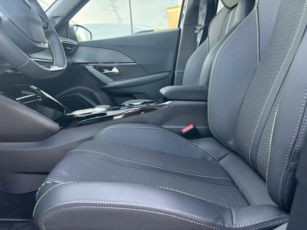 Peugeot 2008 GT PureTech 130 EAT8 SPOTICAR