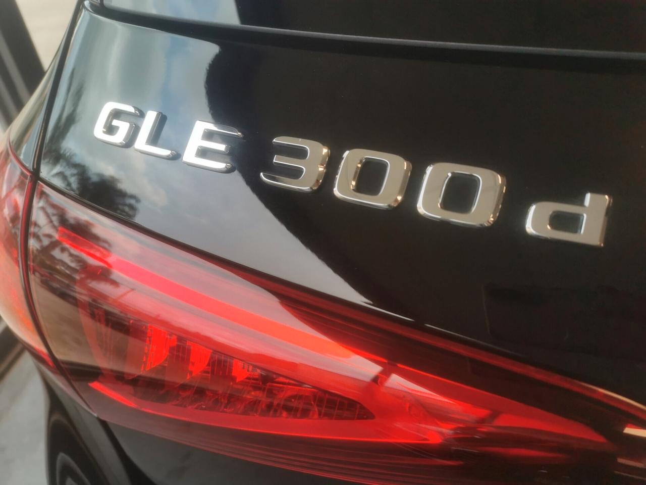 Mercedes-Benz GLE 300 4Matic Premium AMG 2021