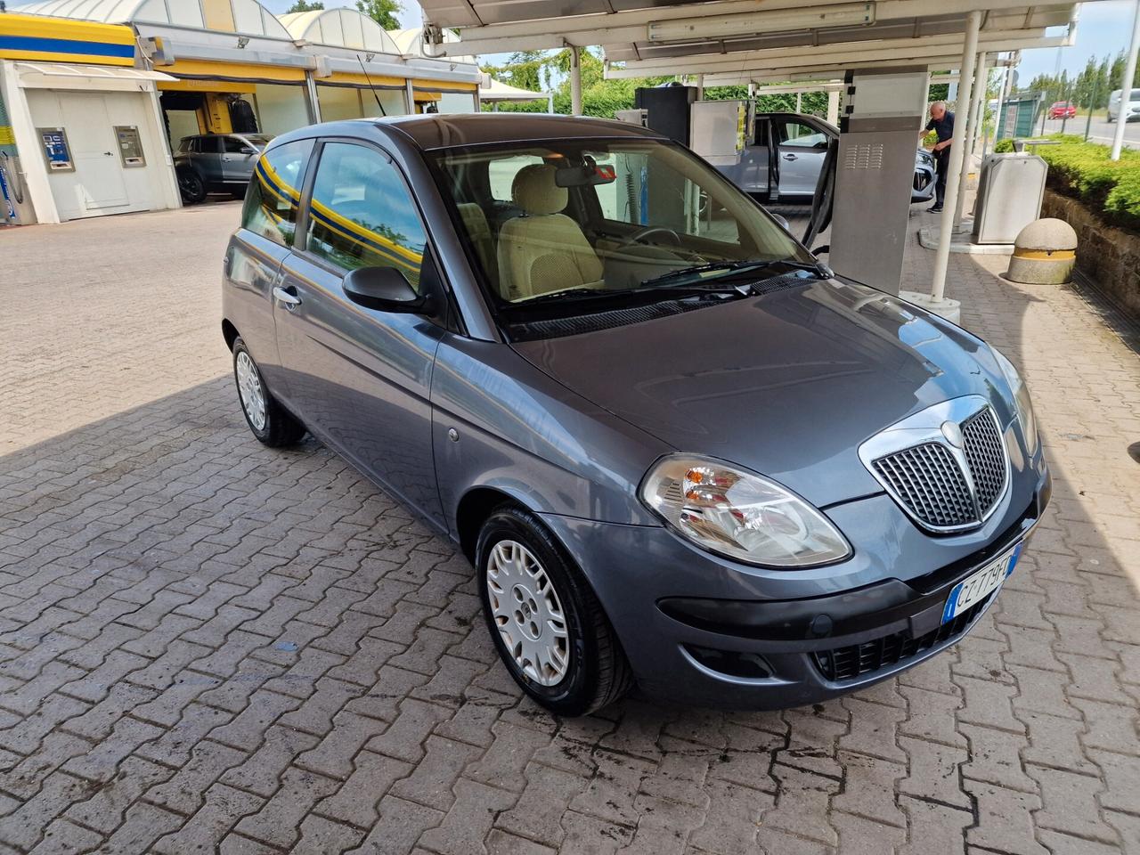 Lancia Ypsilon 1.2 16V Platino