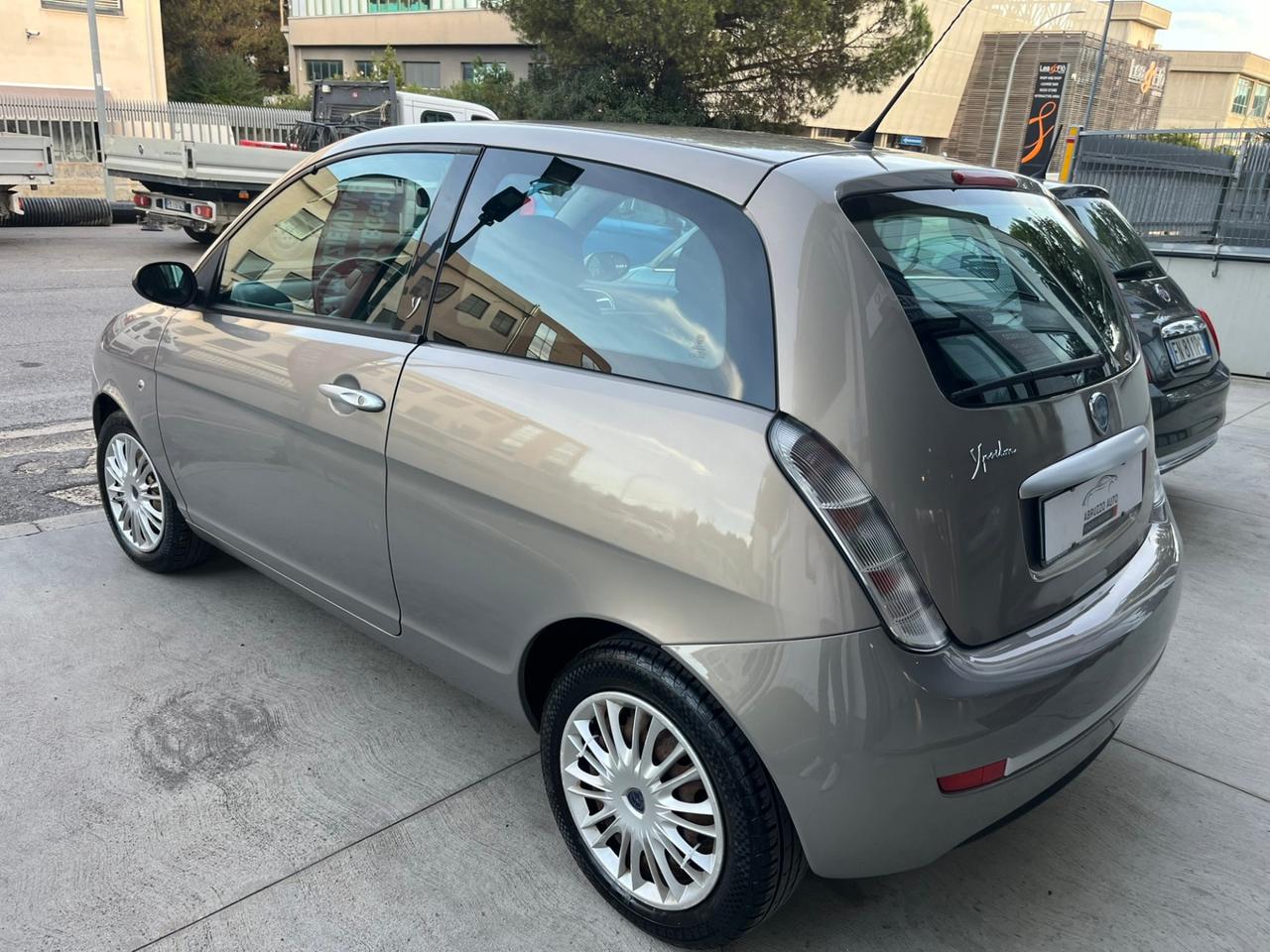 Lancia Ypsilon 1.2 8v Versus