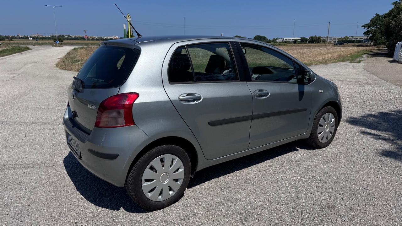 Toyota Yaris 1.0 5 porte Sol