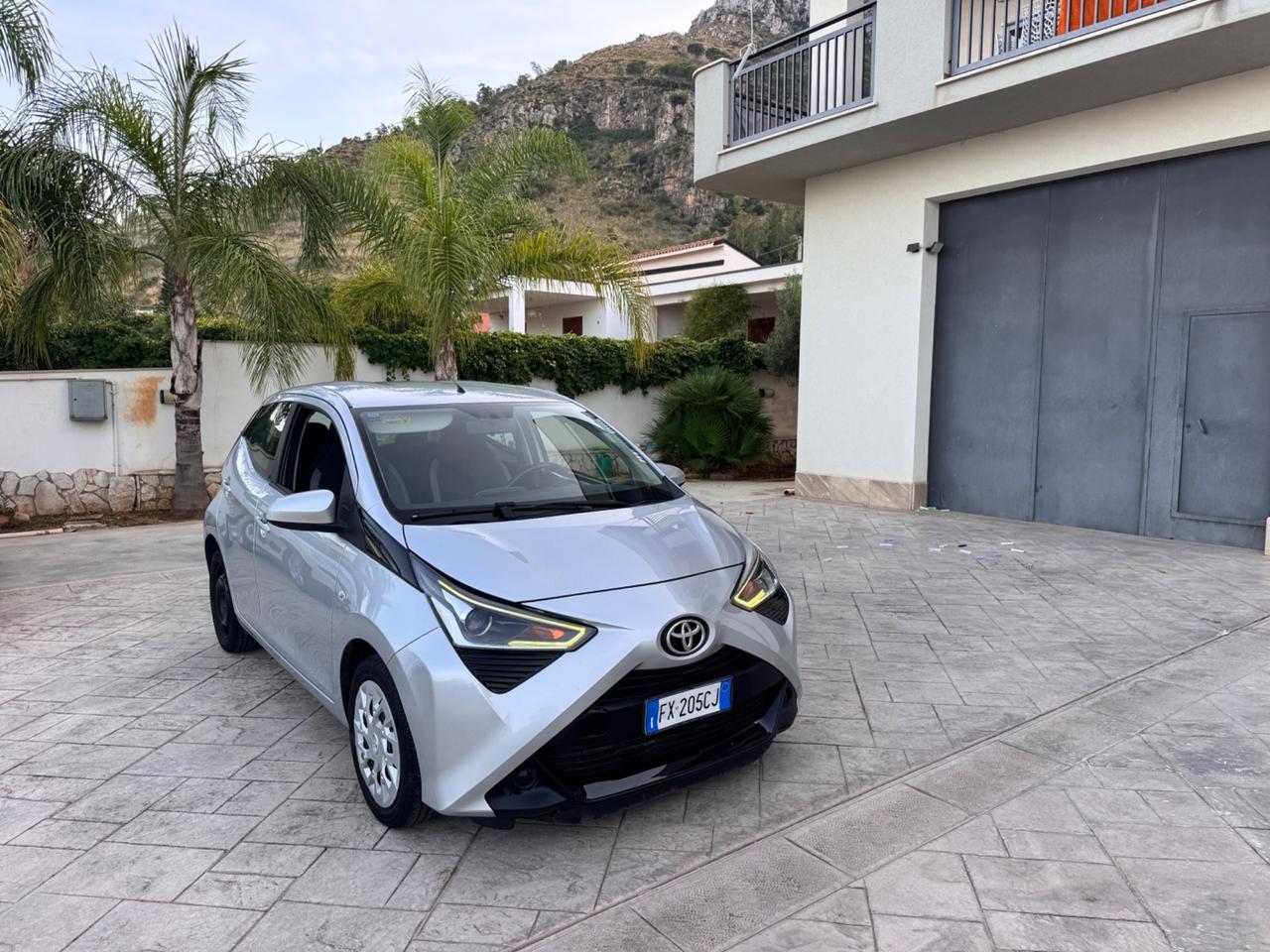 Toyota Aygo 1.0 VVT-i 69 CV 5 porte x-business MMT